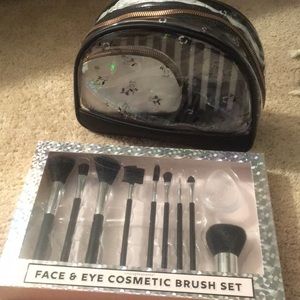 Makeup bags & brushes. Nwot